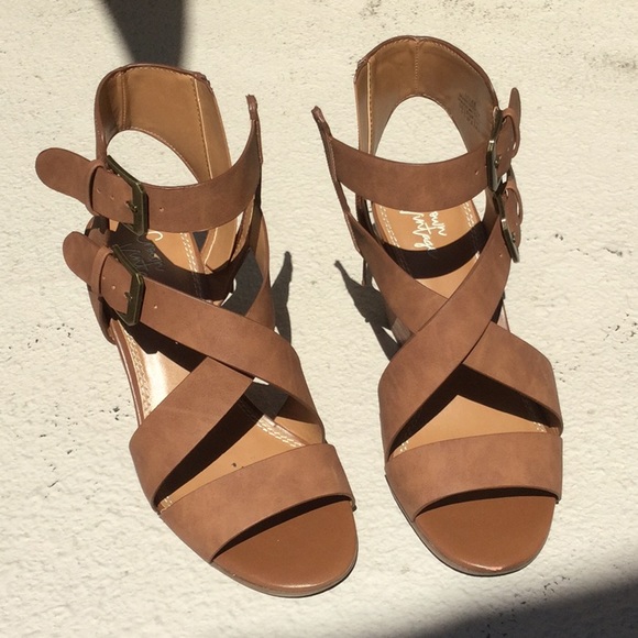 crown vintage wedges
